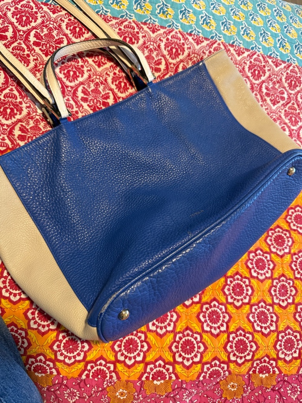 Vintage Furla. Blue and Cream Leather Tote Bag - Structured Everyday Carryall